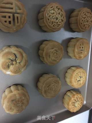 蛋黄月饼的做法步骤：11