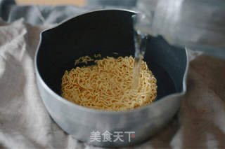 重磅年糕——泡面炒年糕的做法步骤:2