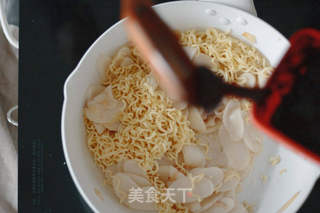 重磅年糕——泡面炒年糕的做法步骤:6