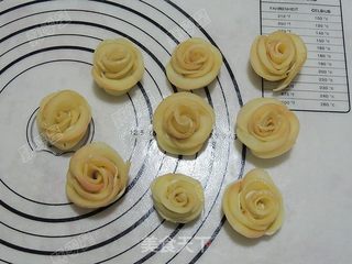 玫瑰苹果卷的做法步骤:13