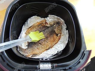 孜然烤鲫鱼的做法步骤:7
