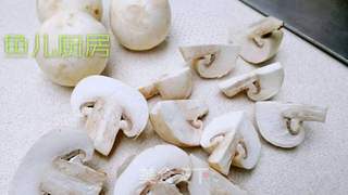 广式香肠焖口蘑──“鱼儿厨房”私房菜的做法步骤:6