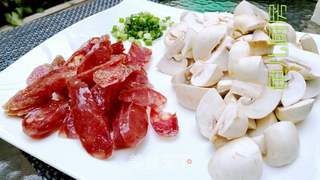 广式香肠焖口蘑──“鱼儿厨房”私房菜的做法步骤:7
