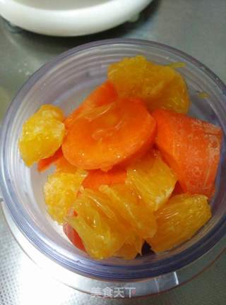 胡萝卜香橙蜂蜜饮的做法步骤:2