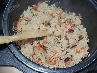 腊肉香菇焖饭的做法步骤:12