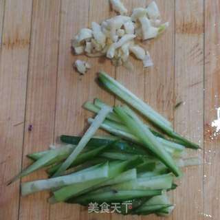 紫甘蓝拌黄瓜的做法步骤:5
