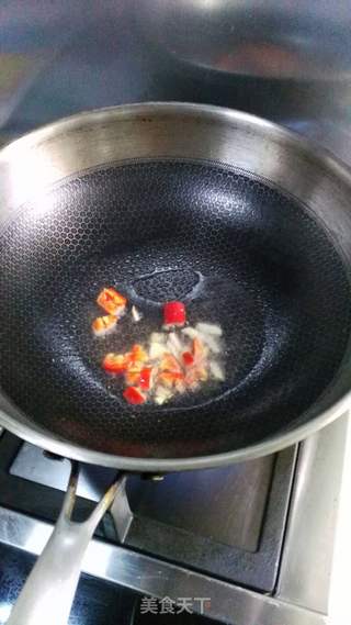 藜蒿炒腊肉的做法步骤:3