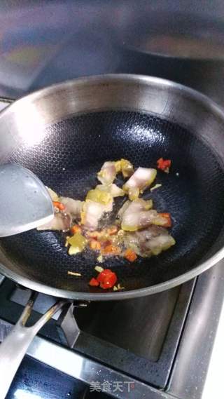 藜蒿炒腊肉的做法步骤:4