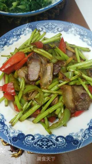 藜蒿炒腊肉的做法步骤：6