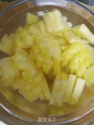糖水菠萝的做法步骤:2