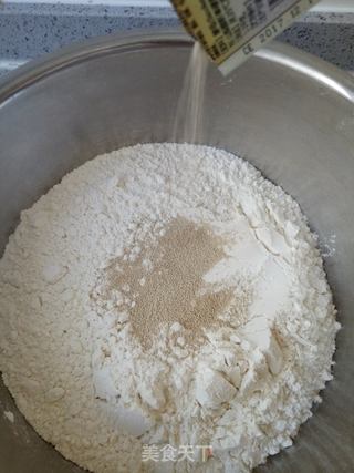 双色肉松猪蹄卷的做法步骤：1