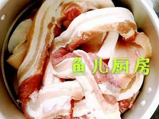 《一根腊肉的前世今生》,跟着鱼儿大厨学做广式腊肉的做法步骤:2