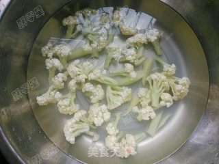 花菜肉片炖腐竹的做法步骤:2