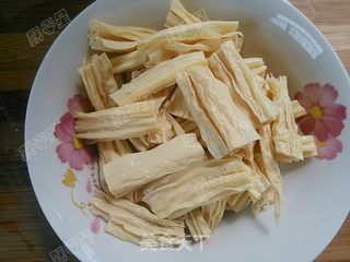 花菜肉片炖腐竹的做法步骤:4