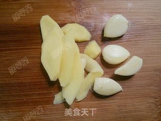 花菜肉片炖腐竹的做法步骤:5