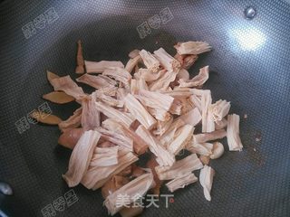 花菜肉片炖腐竹的做法步骤:9