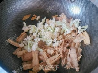 花菜肉片炖腐竹的做法步骤:10