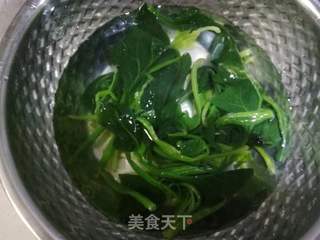 #鸡蛋酱拌菠菜的做法图解2