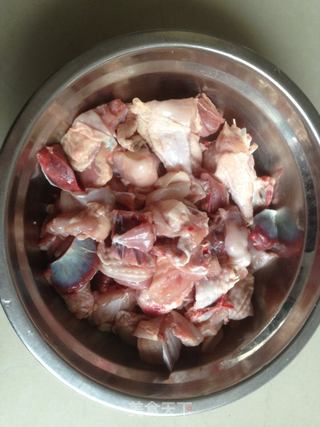 #脆肉鲩鱼骨焖鸡的做法图解2