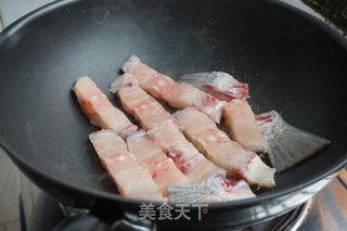#脆肉鲩鱼骨焖鸡的做法图解5