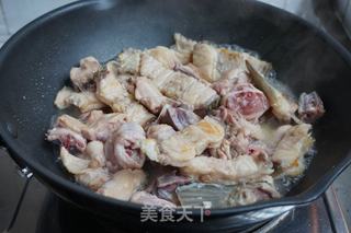 #脆肉鲩鱼骨焖鸡的做法图解9