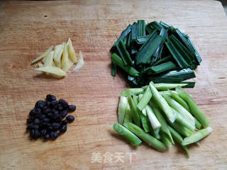蒜苗回锅肉的做法步骤:3