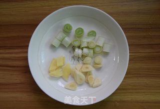 金枪鱼泡菜豆腐锅的做法步骤:3