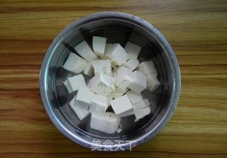 金枪鱼泡菜豆腐锅的做法步骤:2