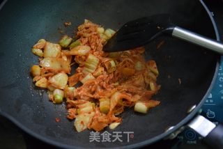 金枪鱼泡菜豆腐锅的做法步骤:6