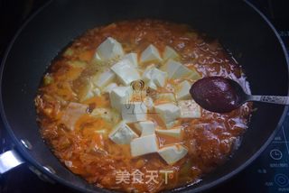 金枪鱼泡菜豆腐锅的做法步骤:8