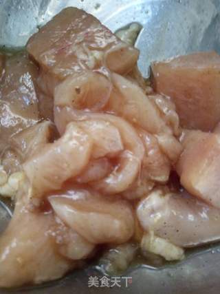 鸡肉柿子椒烤串(电饼铛)的做法步骤：2