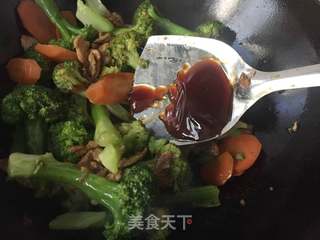 #胡萝卜西兰花炒肉片的做法图解9