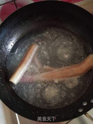 自制猪皮冻的做法步骤：1