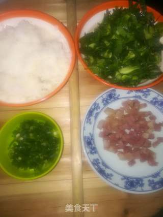 咸肉青菜炒饭的做法步骤：1