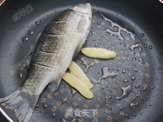 莲藕鲫鱼汤的做法步骤:4