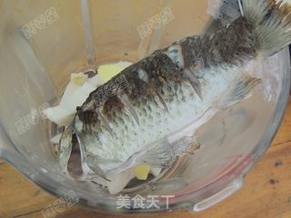 莲藕鲫鱼汤的做法步骤:7