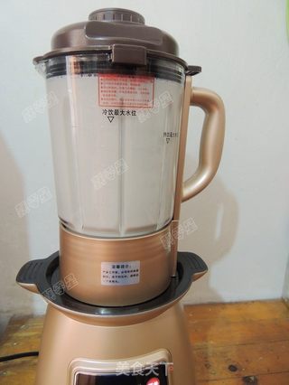 莲藕鲫鱼汤的做法步骤:11