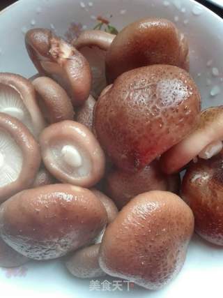 青菜香菇猪肉水饺的做法步骤:2