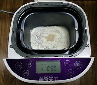 豆沙花面包的做法步骤:2