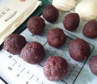 豆沙花面包的做法步骤:7