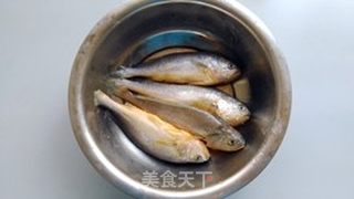 雪菜黄鱼面的做法步骤:2