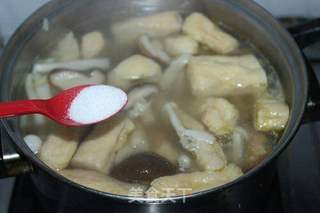 菌菇彩蔬丸子汤的做法步骤：7