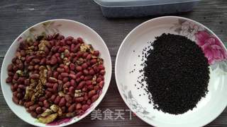 黑豆滋养豆浆的做法步骤:2