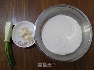 猪油葱香饼的做法步骤：1