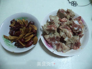 排骨糯米煲仔饭的做法步骤:2