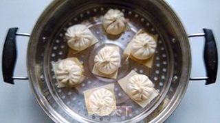 雪菜肉包的做法步骤:11