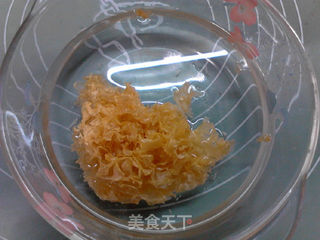 黑枸杞银耳羹的做法步骤:2