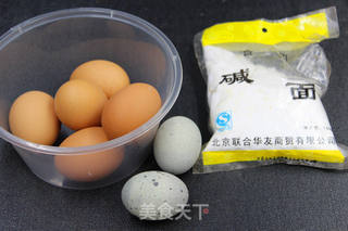 皮蛋肠的制作方法的做法步骤：1