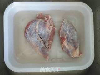 杨氏卤牛腱肉的做法步骤:2