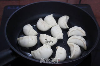 生煎饺子的做法步骤:2